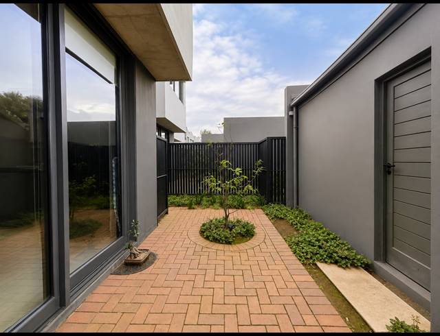 3 BEDROOM APARTMENT FOR SALE IN SHEFFIELD BEACH